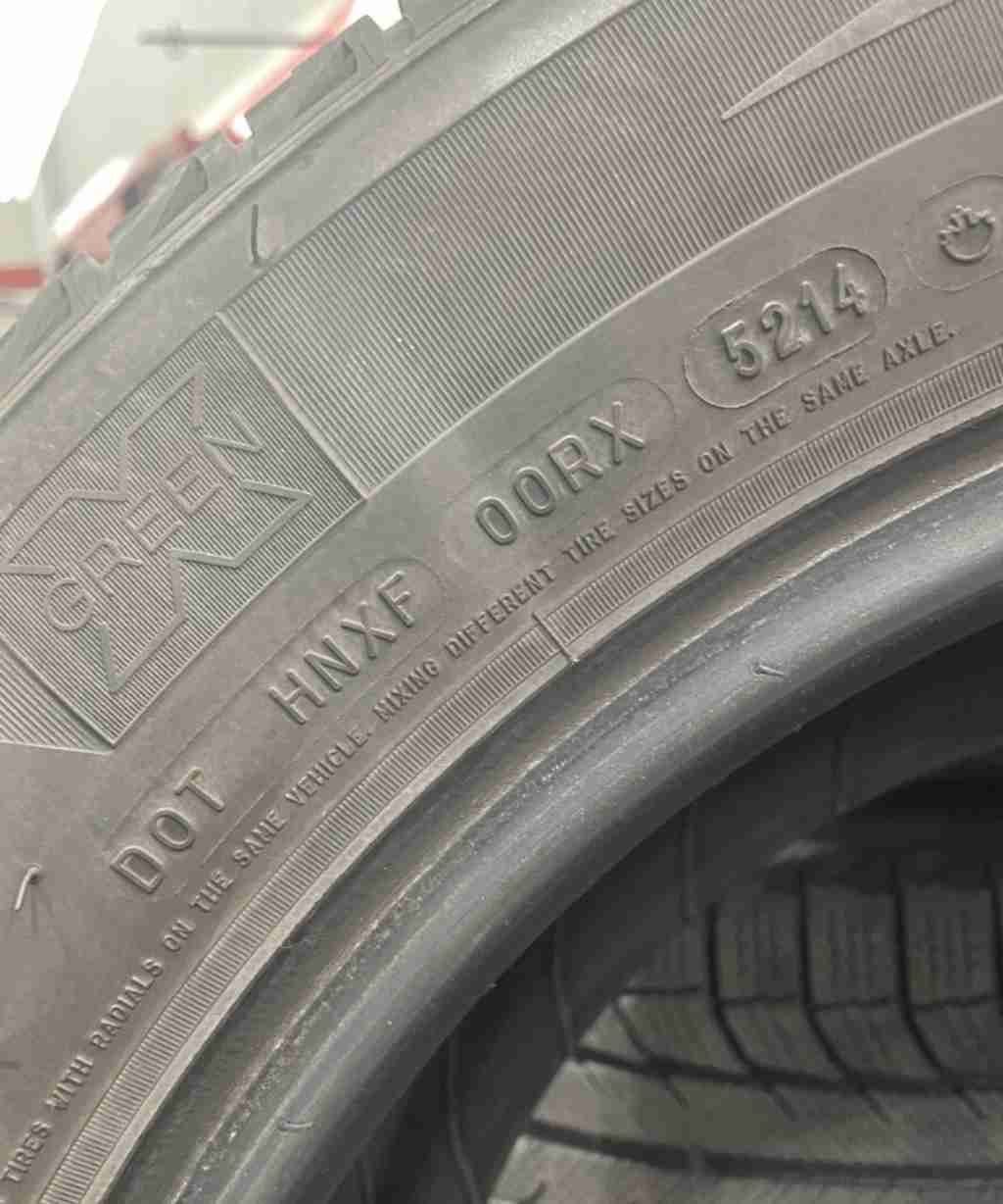   交易 其他物品 米其林雪胎-235/60R18