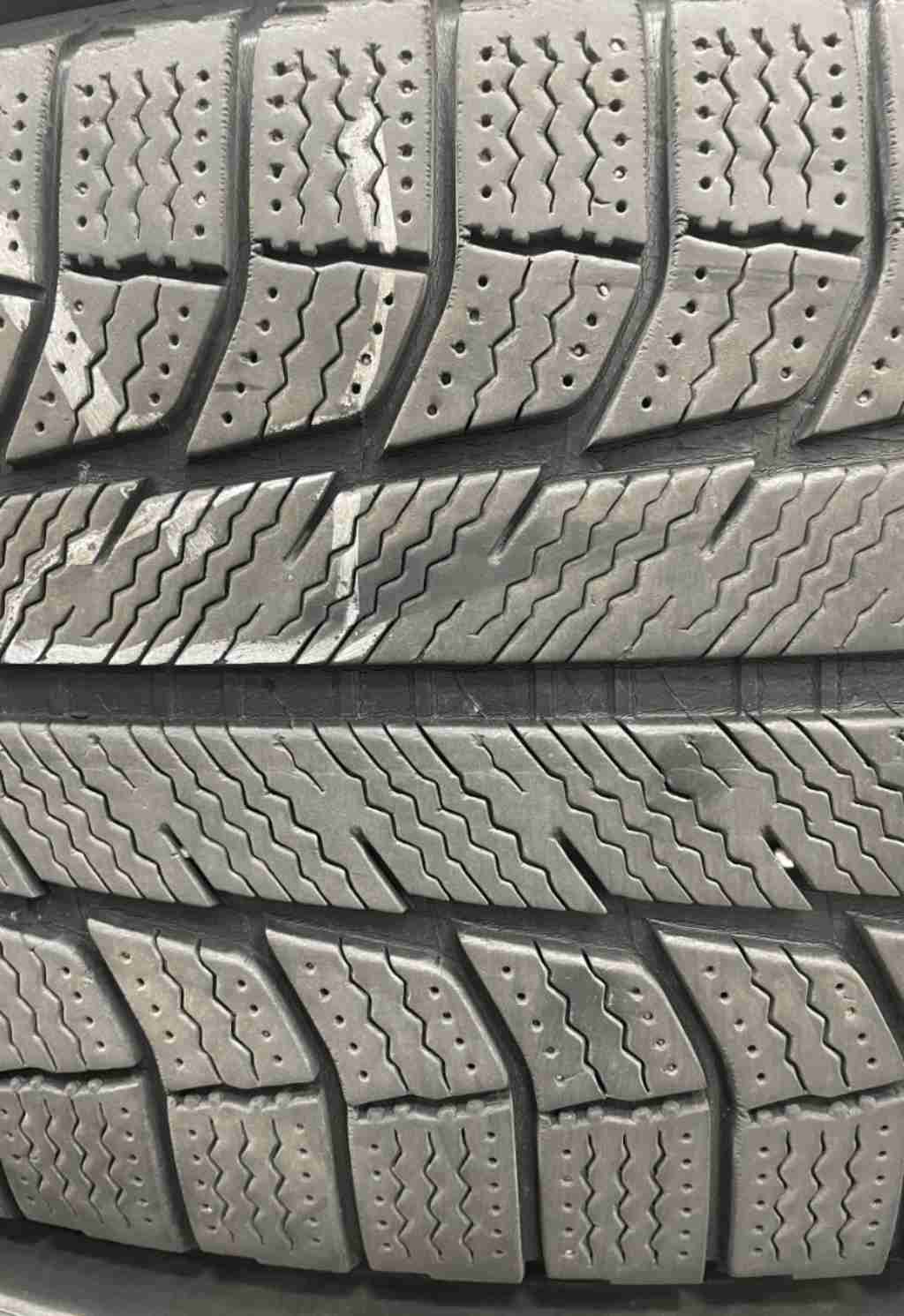   交易 其他物品 米其林雪胎-235/60R18